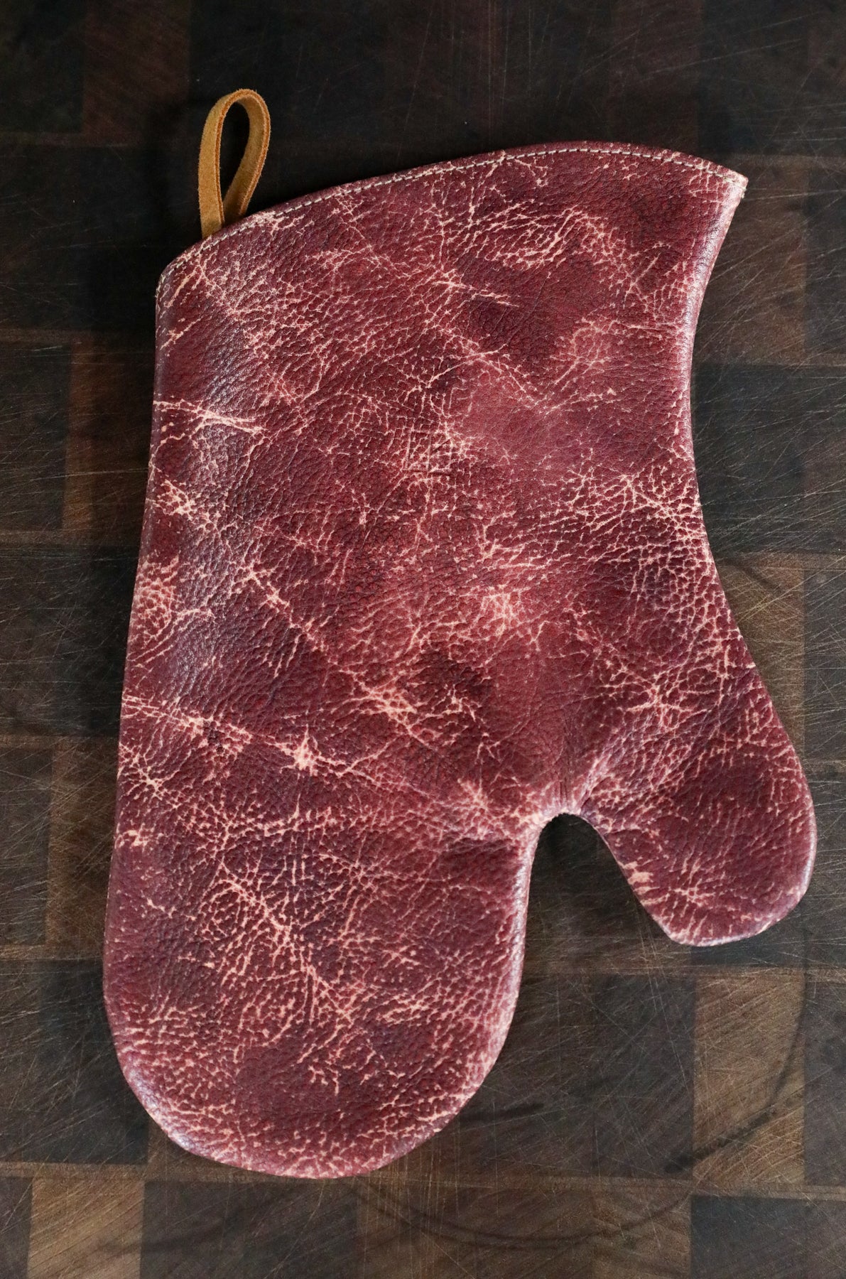 Lightweight Natural Leather Oven Mitt in Eggplant