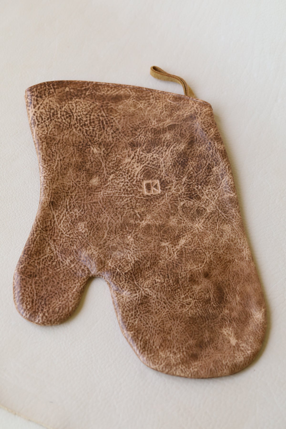 Ready To Ship. Light-weight single oven mitt