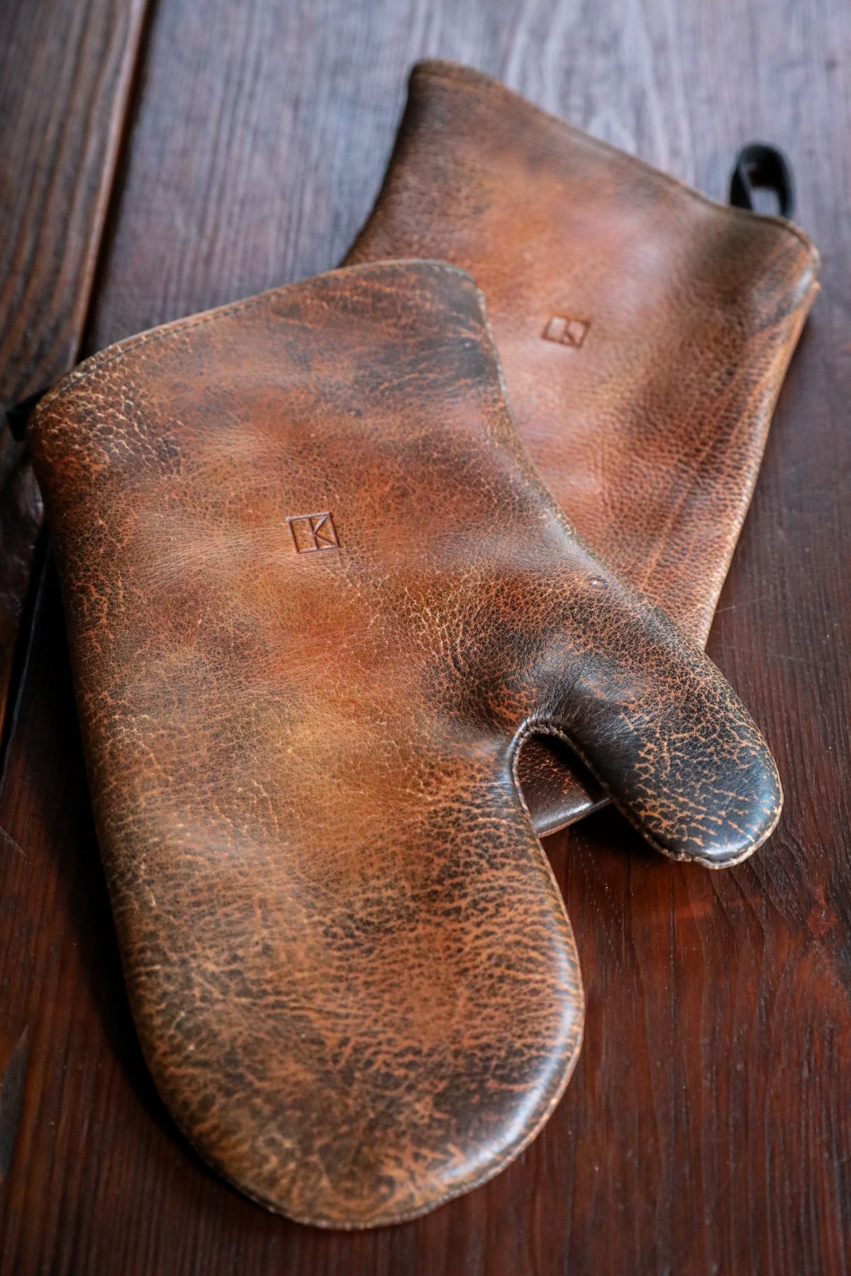 signature stain old timber leather oven mitts