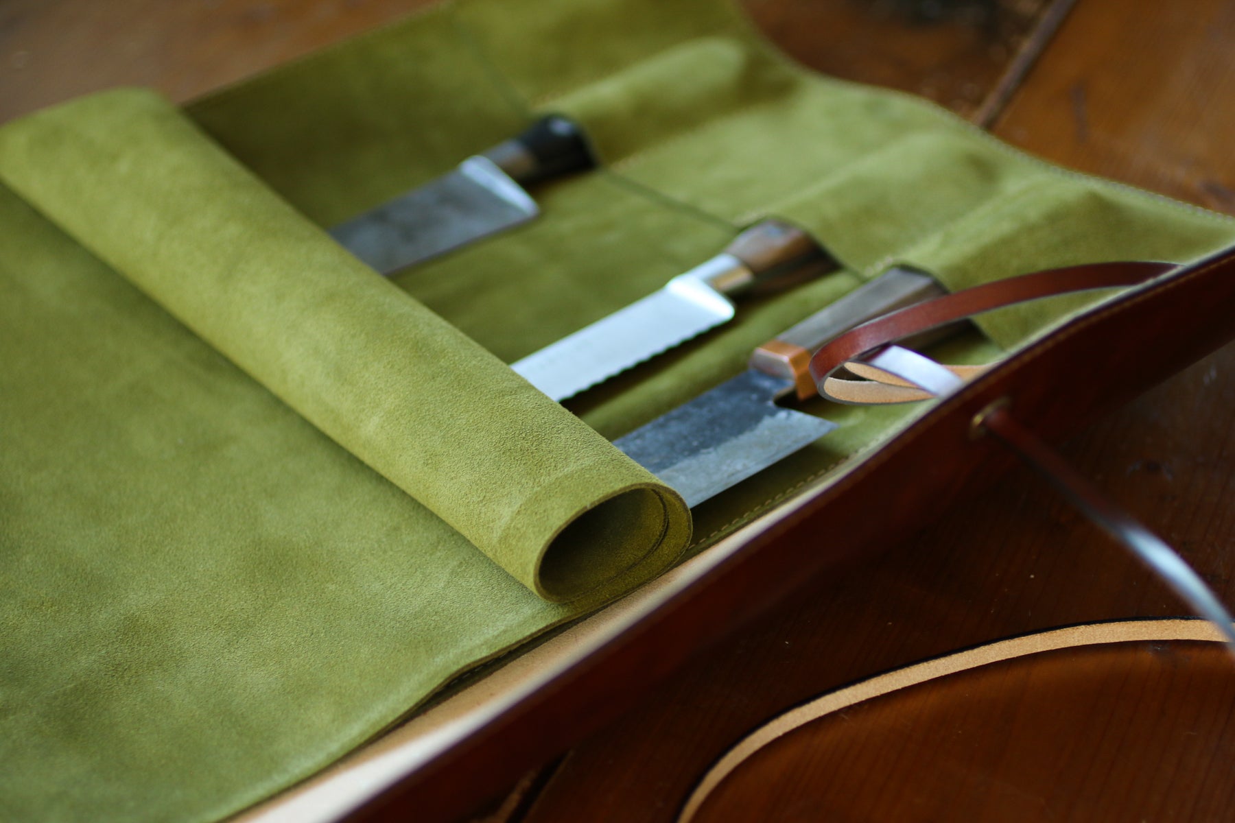 olive-leather-knife-roll