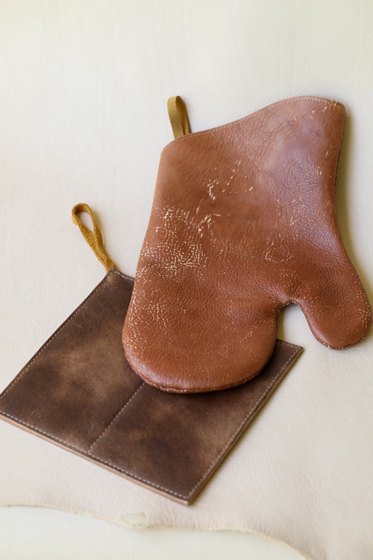ready to ship. leather oven mitt and pot holder set