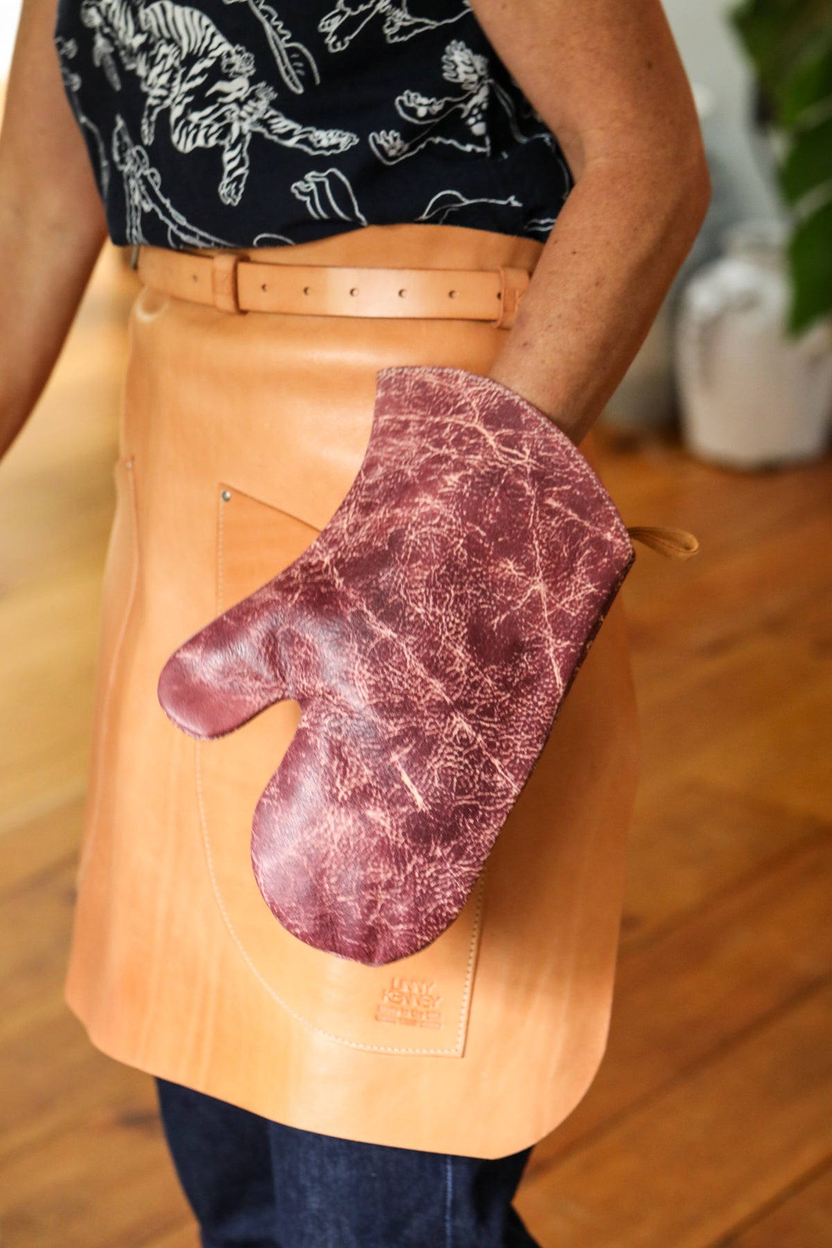 leather apron and oven mitt