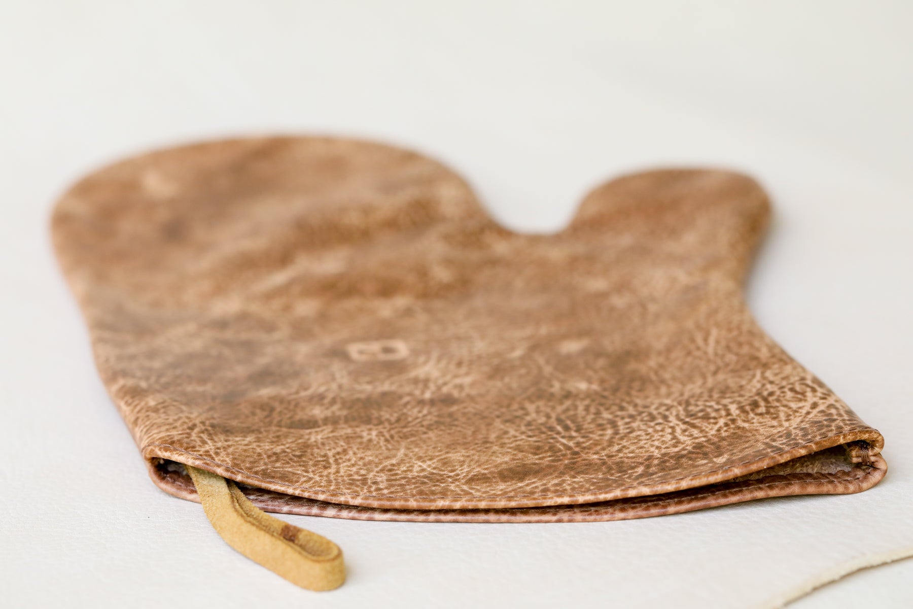 Ready To Ship. Light-weight single oven mitt