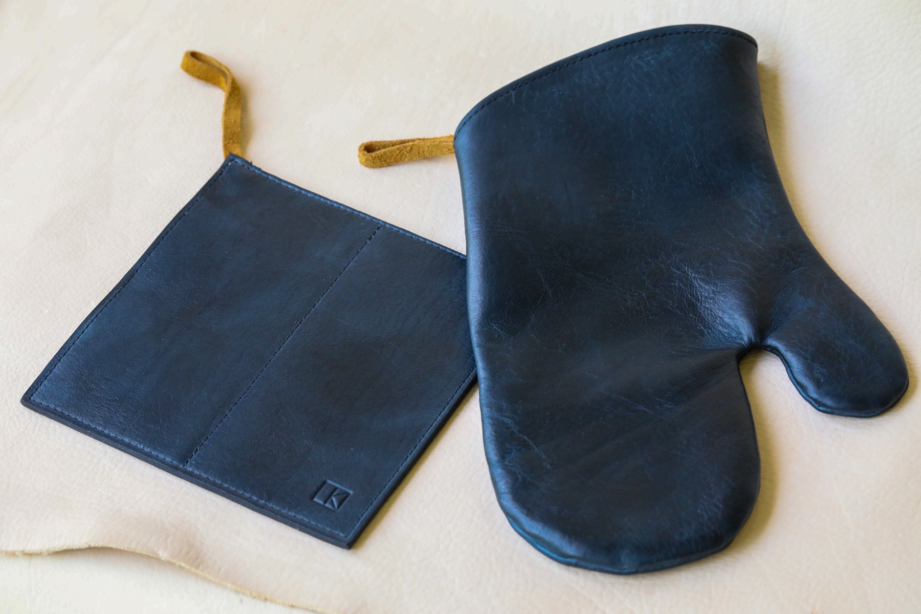 ready to ship. midnight blue mitt and pot holder set